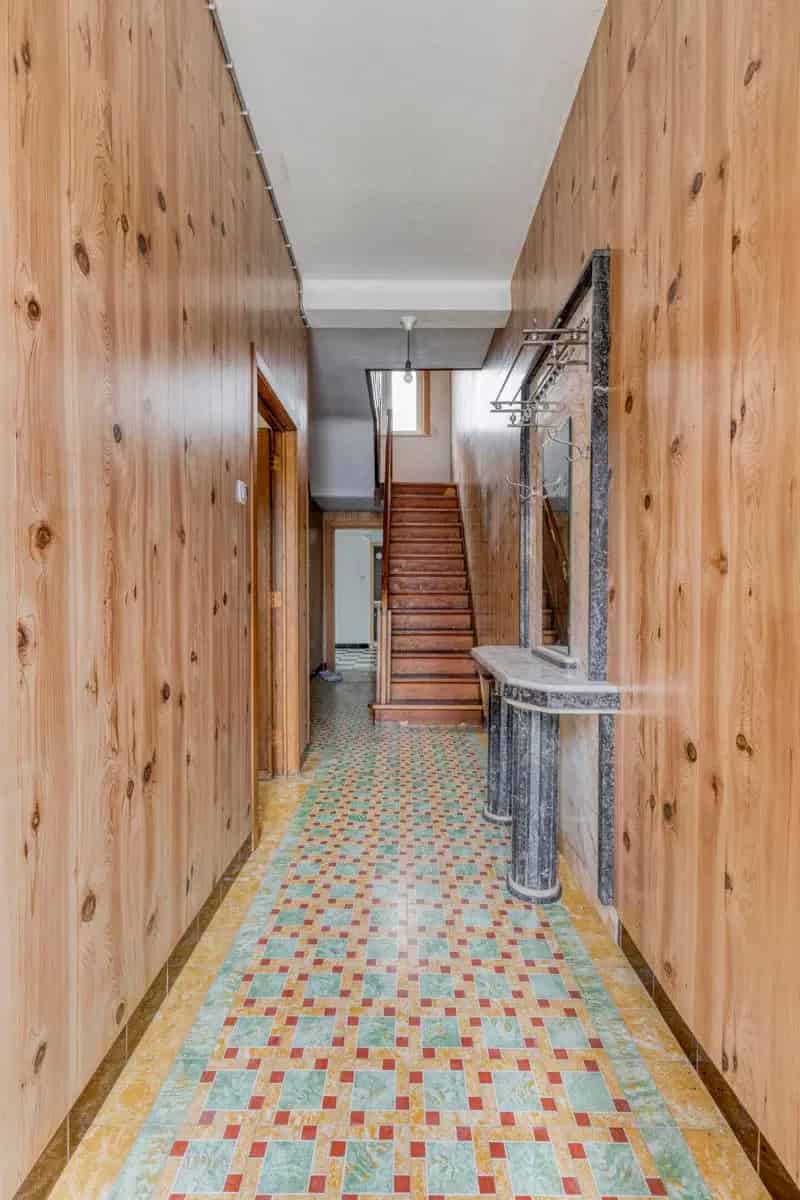 Deels te renoveren lichtrijke driegevelwoning