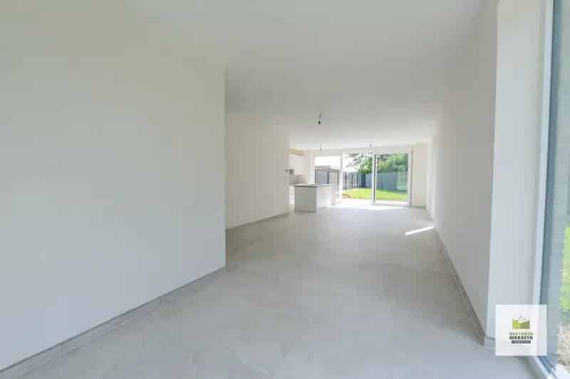 Nieuwbouwwoning met 4 slaapkamers met landelijk uitzicht, weide erbij kopen is mogelijk.
