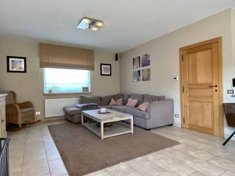 Te huur: stijlvolle alleenstaande villa met 3 slaapkamers, garage en zonnepanelen