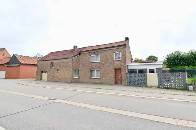 Te renoveren hoevewoning met 3 à 4 slaapkamers, landelijk gelegen vlakbij uitvalswegen zoals de N3 richting Sint-Truiden-Luik