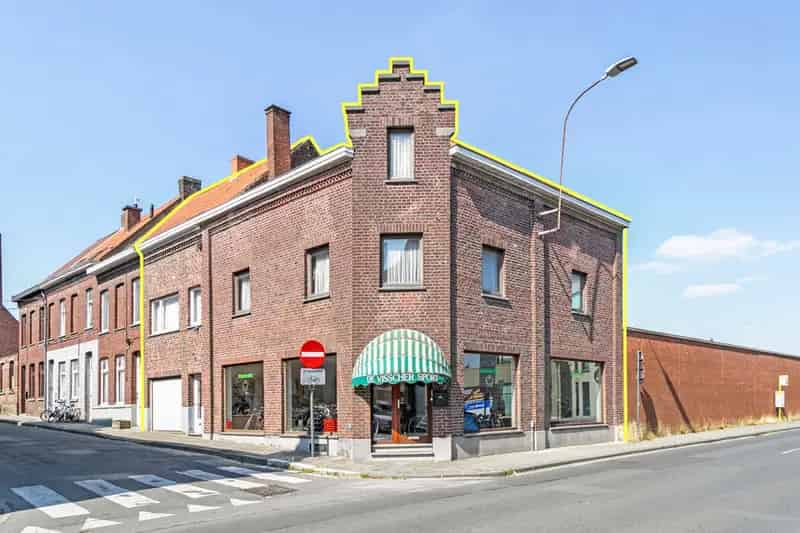 Eigendom met appartement én handelszaak met woonst & garage!
