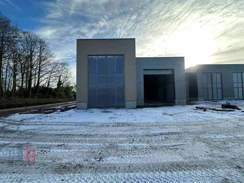 Nieuwbouw bedrijfsgebouw te koop in De Posthoorn Wevelgem