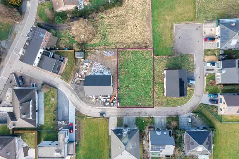 Residentieel gelegen bouwgrond (4a72) voor open bebouwing.