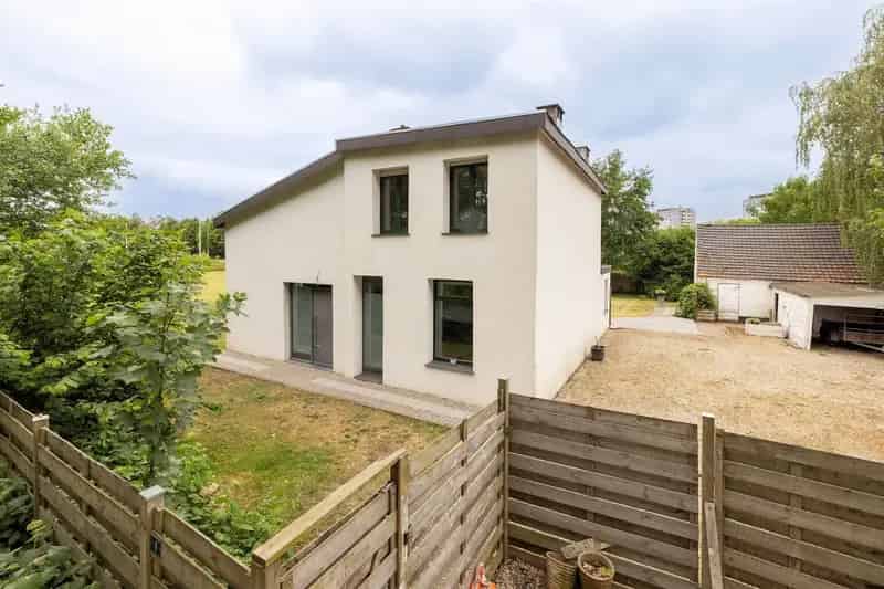 Te renoveren woning met 3 slpk. op ca. 10a 60ca
