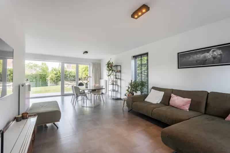 Recente (nieuw)bouwwoning  op een gunstige locatie