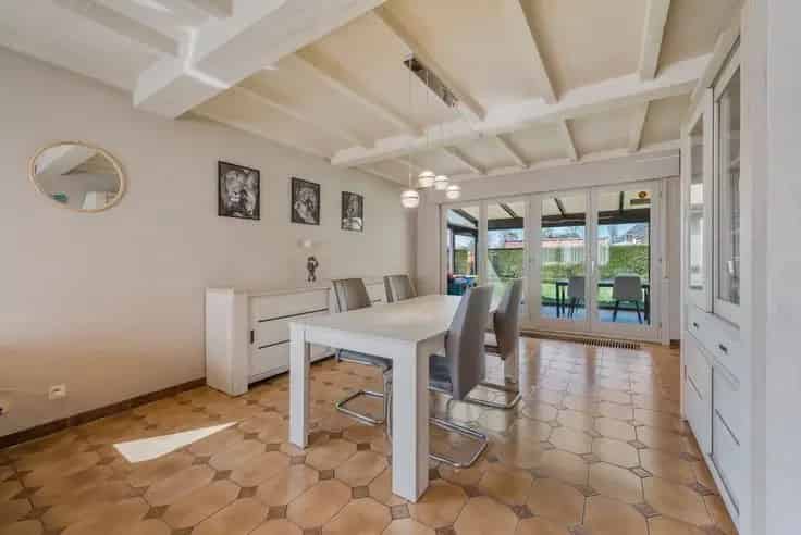 Huis Te Koop: Instapklare woning met garage en tuin