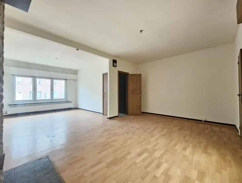 Zeer gunstig gelegen burgerwoning in autoluwe woonwijk.