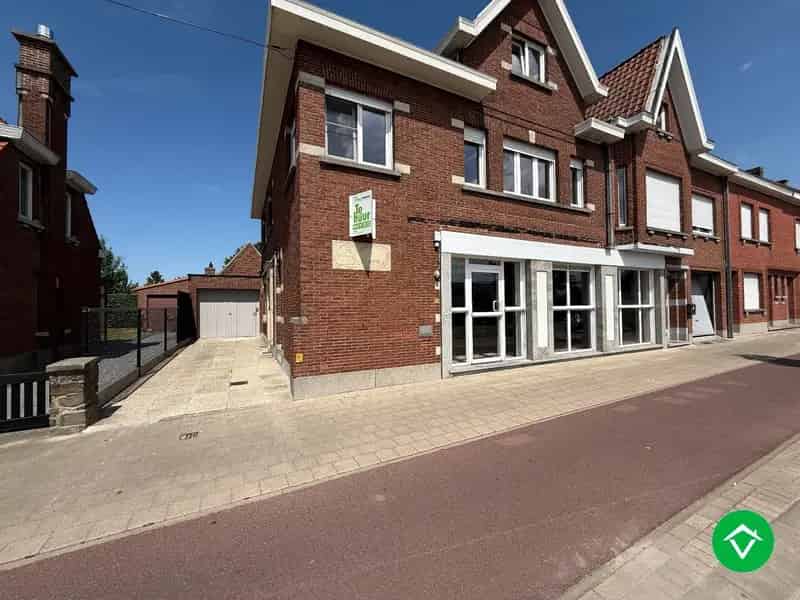 Woning met 4 slaapkamers, garage en tuin te Roeselare