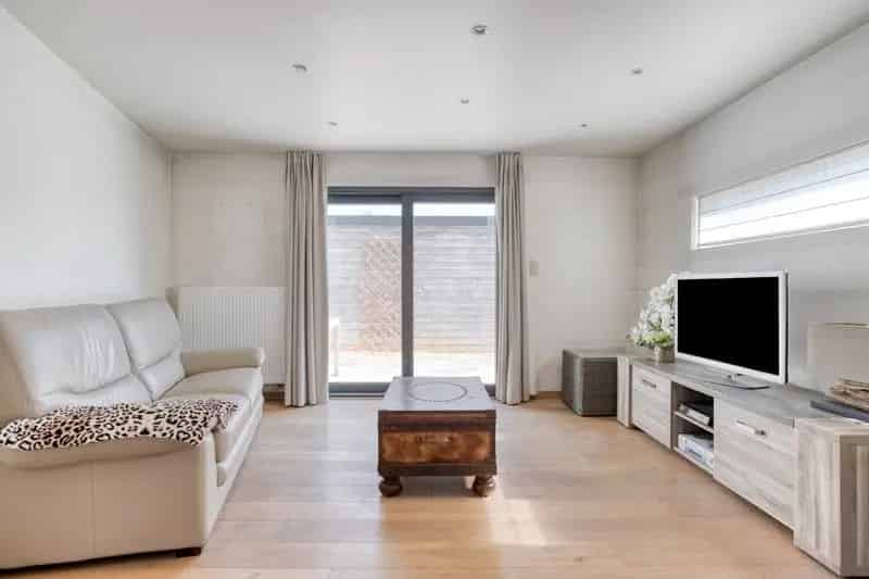 🏡 Instapklare gezinswoning TE KOOP met garage en zonnige binnenkoer in KLUISBERGEN!