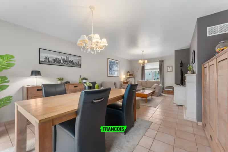 Instapklare woning met zonovergoten tuin in een rustige woonwijk in Lissewege