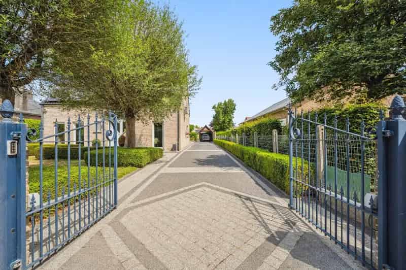 Ruime open bebouwing te Overhespen (Linter)