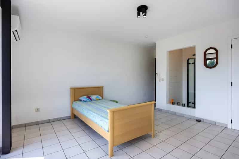 Lichtrijke studio van 28m² met garage op wandelafstand van het centrum !