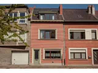Huis te Koop Sint Amandsberg - Familievriendelijke woning nabij park en station