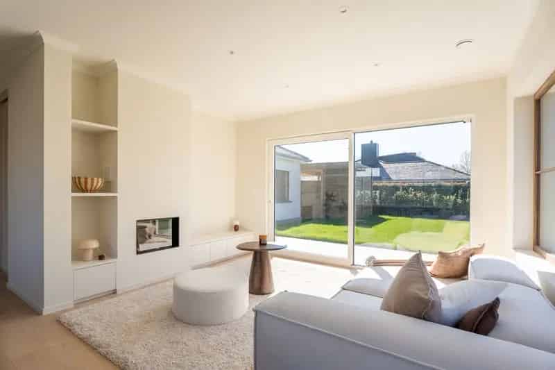 Alleenstaande en gerenoveerde villa met zuidgerichte tuin te Koksijde