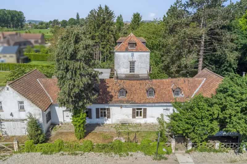 Huis te huur: Unieke villa met binnenzwembad en 1.9Ha grond