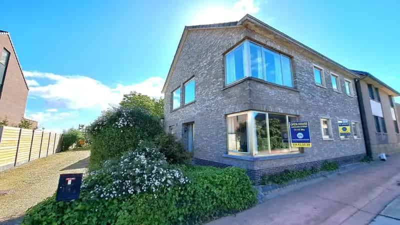 Gezinswoning met 5 slaapkamers en 2 badkamers
