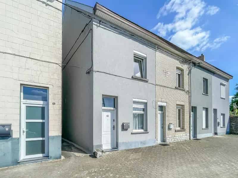 GERENOVEERDE WONING MET 4 SLAAPKAMERS !