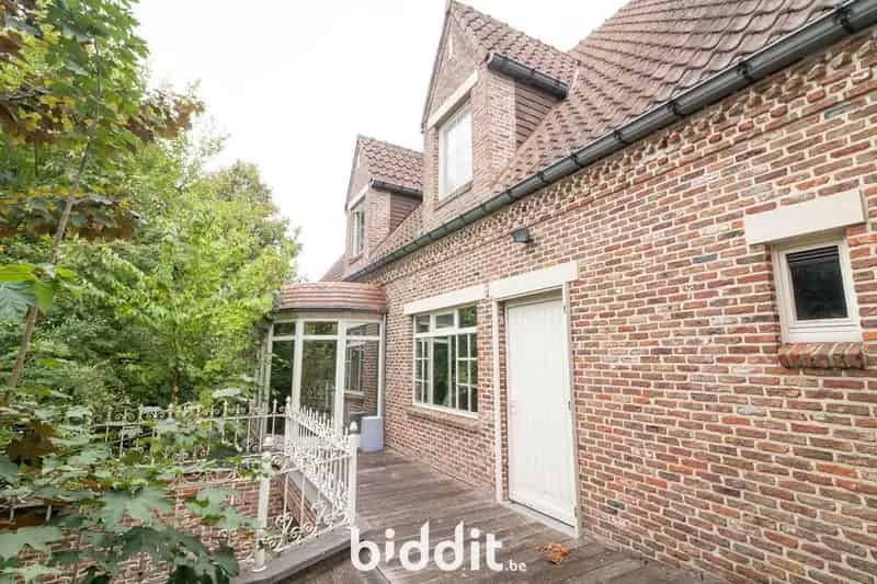 WONING MET VIJVER EN BOS