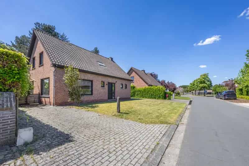 Rustige woning te Gierle met 3 slaapkamers en garage