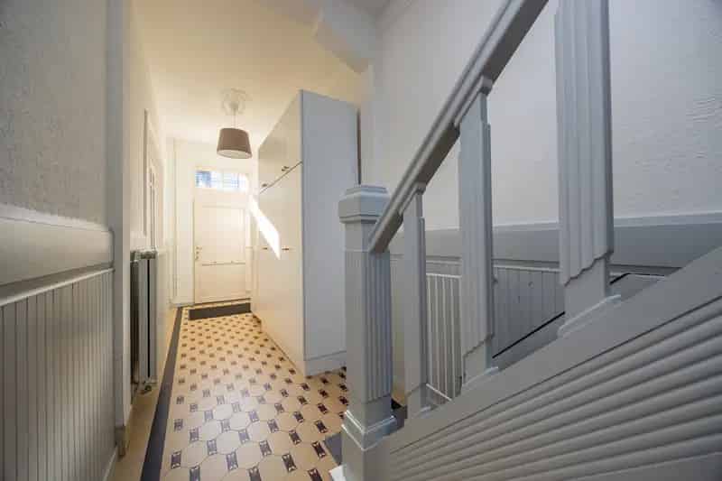 IN OPTIE.

Welkom in deze ruime en charmante gezinswoning, gelegen aan de Oostmalsesteenweg 22 in Rijkevorsel. De woning biedt met haar 4 slaapkamers en 188 m² bewoonbare oppervlakte alle comfort voor een gezin dat op zoek is naar rust, ruimte en function