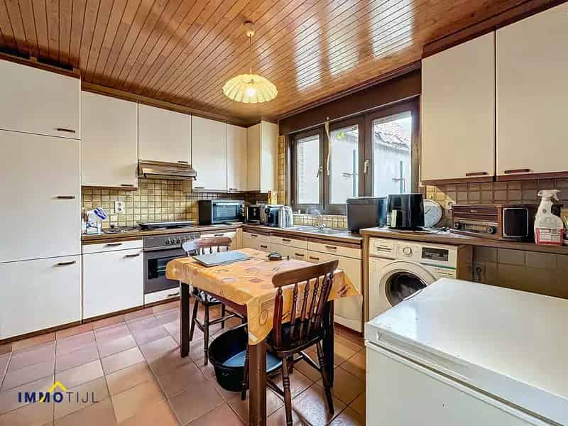 Op te knappen woning met tuin te Baardegem!
