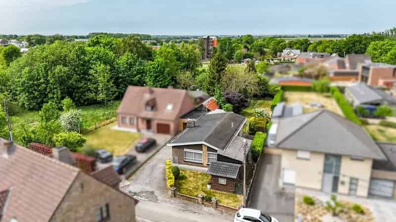 Te renoveren woning met charme en potentieel in het hart van Wijnendale!