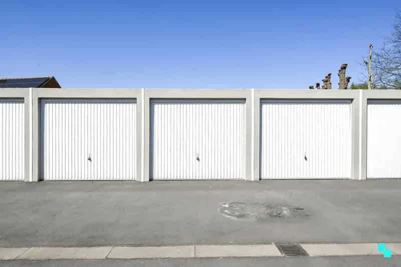 Strategisch gelegen, afgesloten garagebox in Beveren-Leie