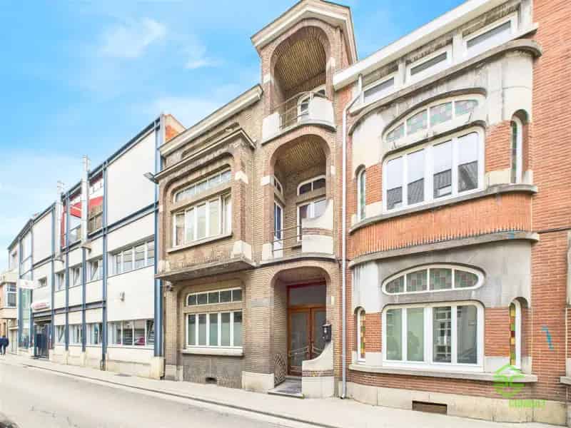 Ruime te renoveren stadswoning met 4 slpk in het centrum!