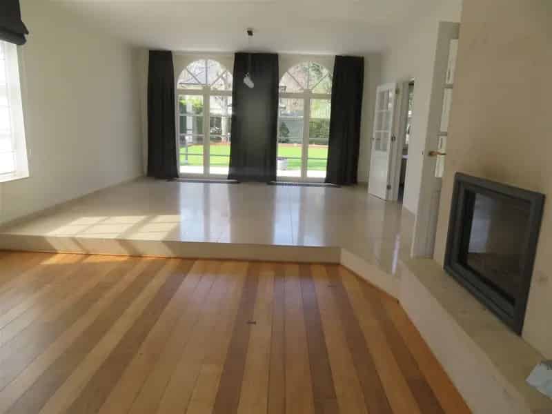 Instapklare villa met 4 slaapkamers én airco in Brasschaat!