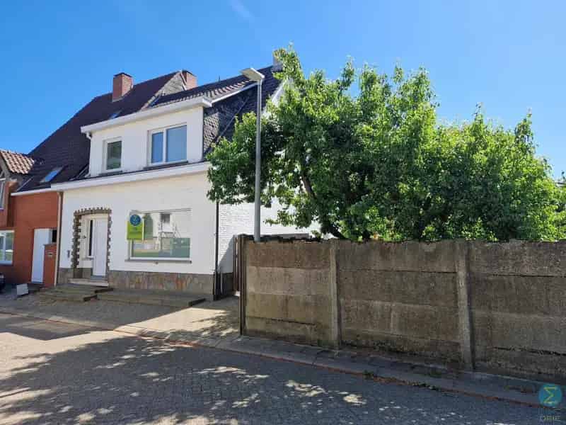Halfopen bebouwing te koop - gerenoveerd - 3 slaapkamers