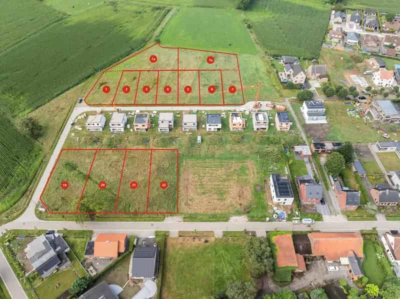 Bouwgrond 814m² voor open bebouwing met 2.643m² achtergrond