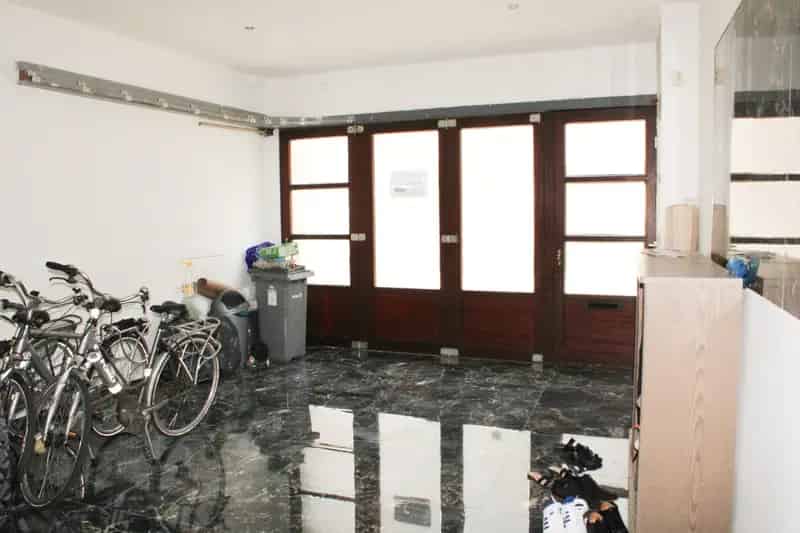 Uitzonderlijk ruim gunstig gelegen woning te koop met vier slaapkamers en tuin in het hart van Sint-Niklaas!