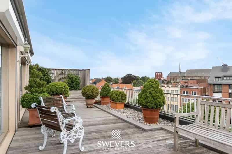 Penthouse met twee riante terrassen in het hart van Sint-Truiden