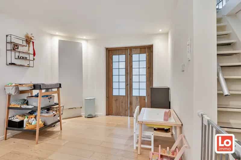 VERKOCHT! Instapklare gesloten woning met inpandige garage op een toplocatie vlakbij het centrum van Melle en de Scheldedijk!