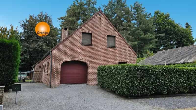 Woning met 4 slaapkamers, rustig gelegen in groene omgeving.