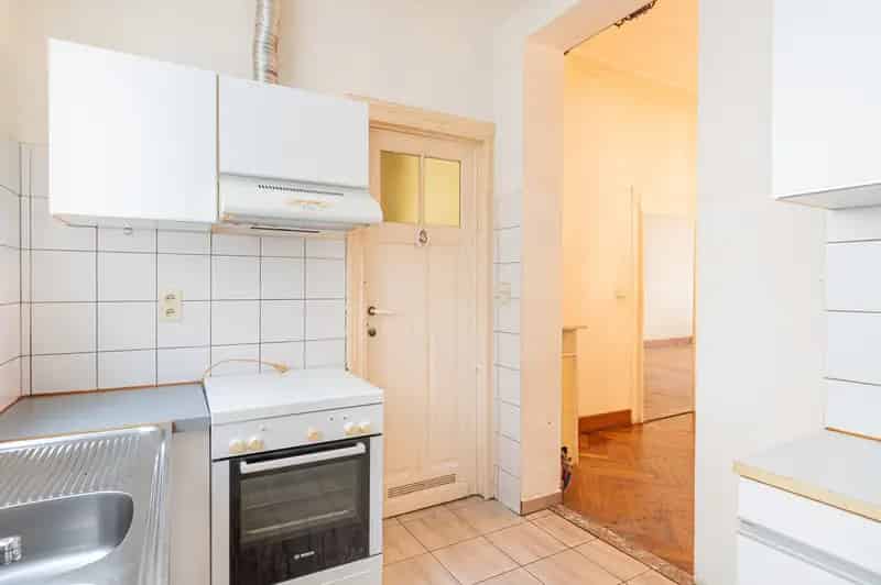 Woonst met 3 appartementen aan de Stadsrand - Niet Vergund!