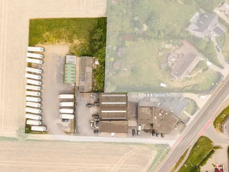 Grond te huur: Investeringseigendom met 5 appartementen en handelsruimtes