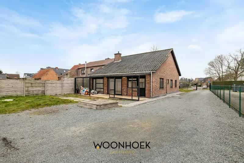 3-slpk bungalow met ruime tuin aan stadsrand te Lokeren!