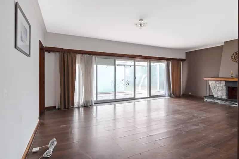 Te renoveren woning met riant magazijn