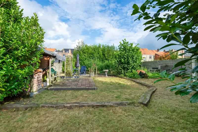 Bouwgrond + unieke woning met 5 slaapkamers in het hart van Sint-Niklaas!