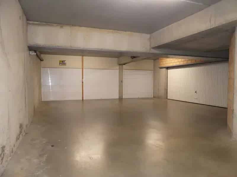 Ondergrondse garage pal in het centrum van de historische stad Veurne