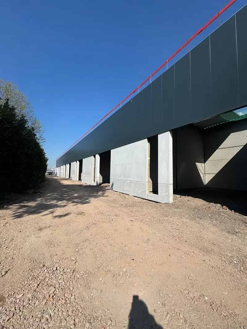 NIEUWBOUW KMO TOONZAAL INCL. 6 STAANPLAATSEN
