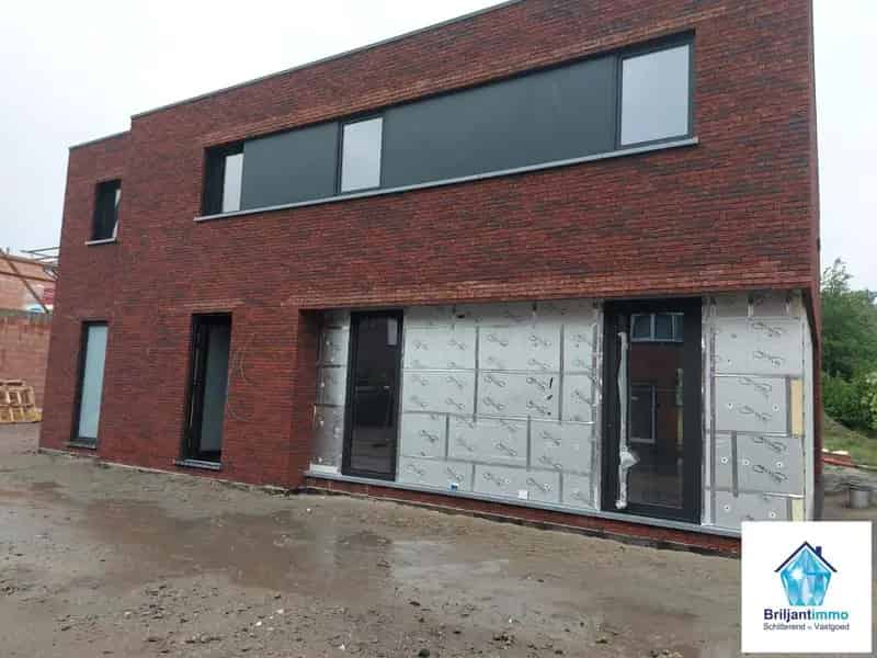Ruime moderne zwart witte BEN woning met 4 slpkmrs