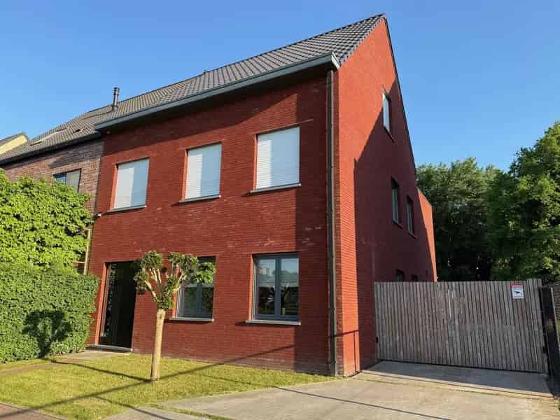 Ruime halfopen bebouwing met EPC A label !