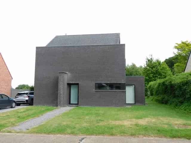 Gezinswoning 3 slaapkamers grote tuin