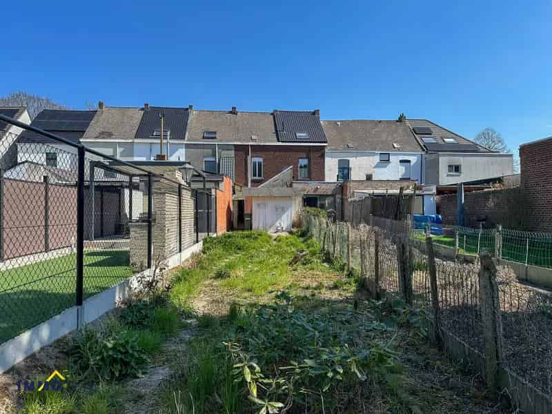 Te renoveren woning met 3 slk, garage en tuin te Hofstade