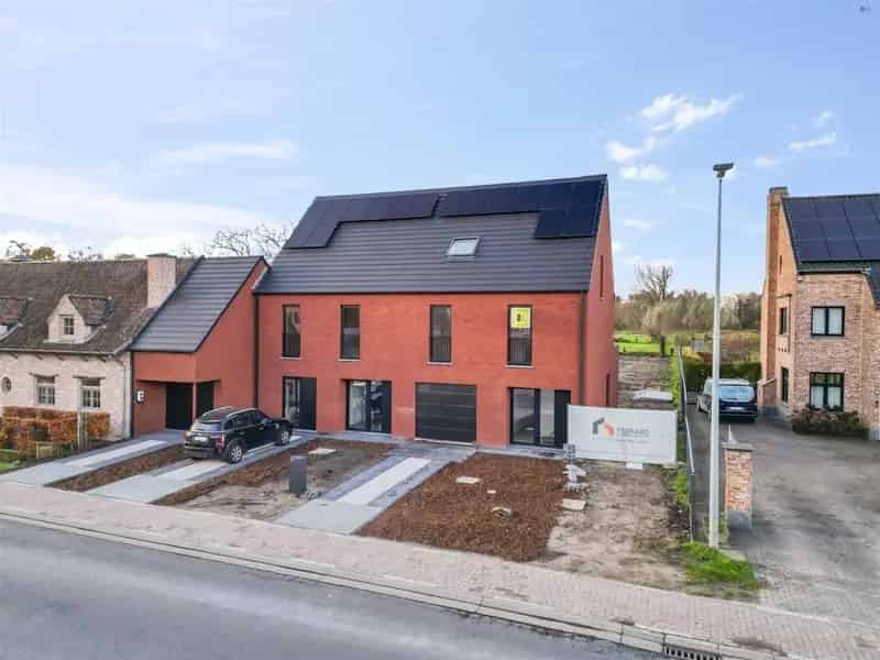 Half open bebouwing op 768m² lot 2