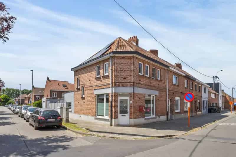 Hoekwoning met 3 slpks en stadstuintje in Gentbrugge!