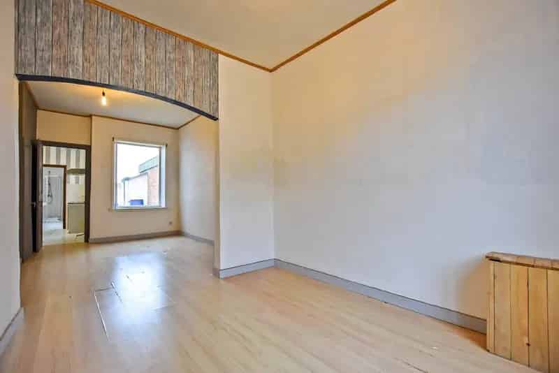 Deels gerenoveerde charmante woning in het hartje van Lo.