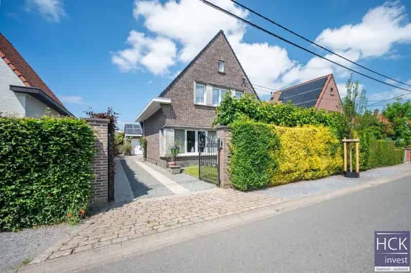 DEINZE - Alleenstaande villawoonst met 3 SLPK, tuin en garage